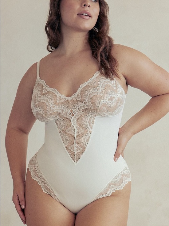 Pinsy Other - Pinsy sculpting lace shapewear bodysuit